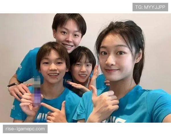 昌雅妮穿得跟去夜店似的,场边那气场我是真服了! 昌雅妮穿得跟去夜店似的,场边那气场我是真服了!